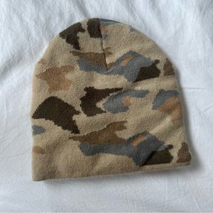 Aritzia TNA beanie. New with tags